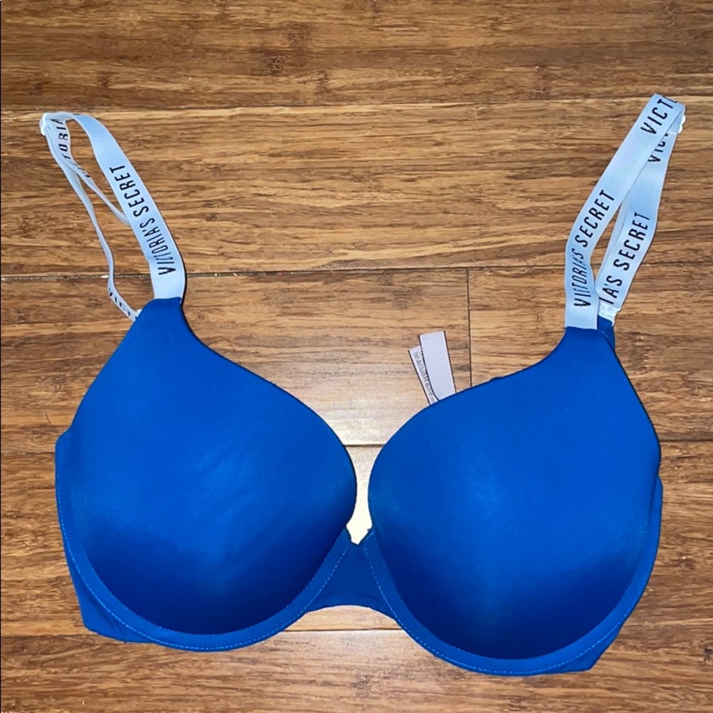 blue Victoria’s Secret bra